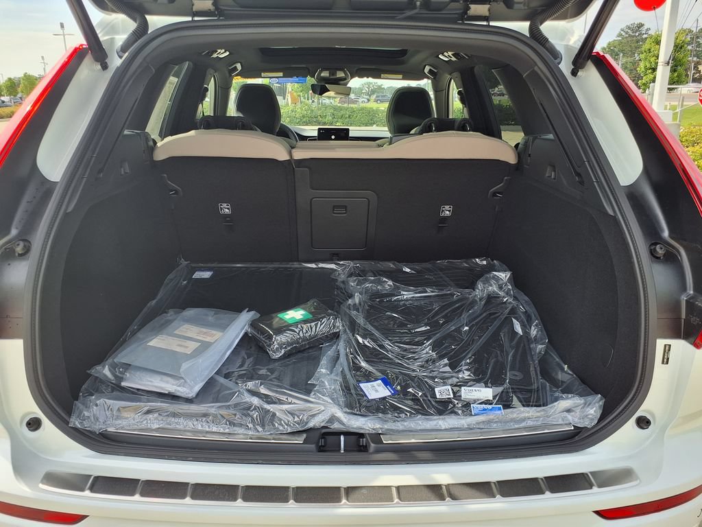 New 2026 Volvo XC60 B5 Plus w/ Protection Package Premier AWD/4WD image 10