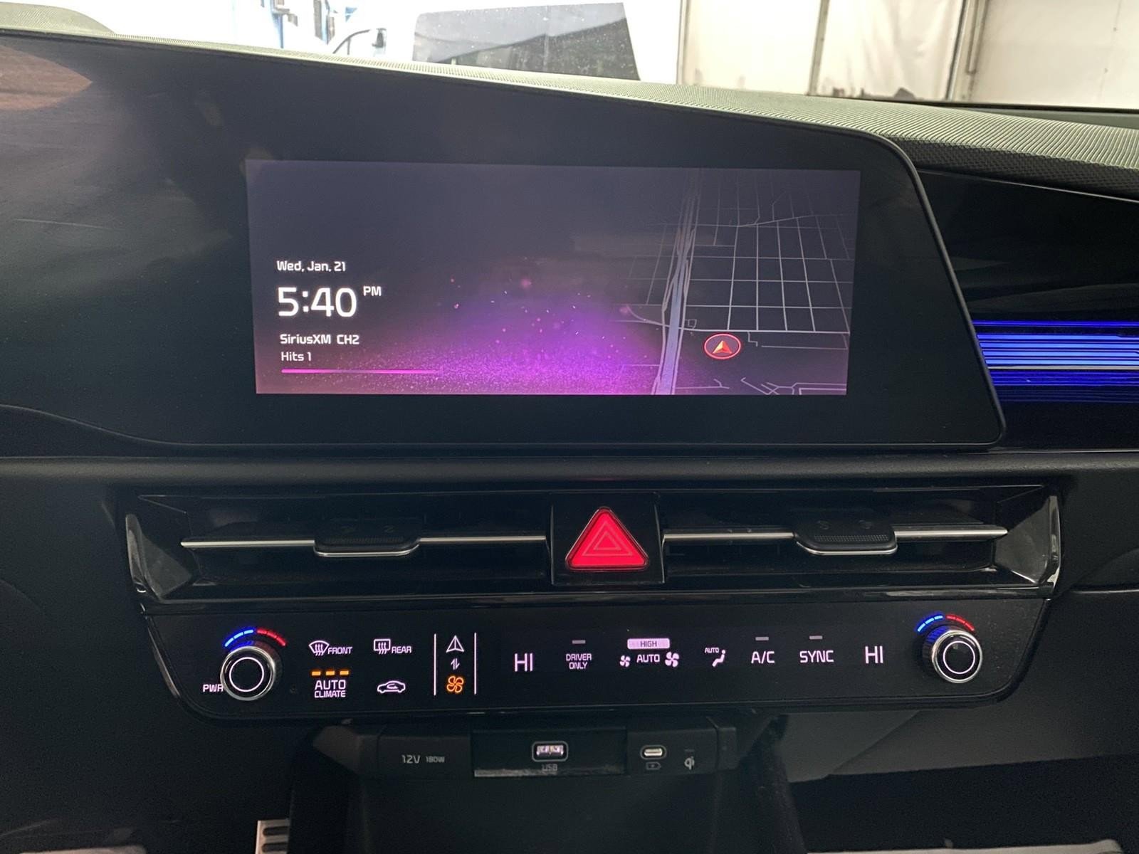 Used 2023 Kia Niro EX Touring FWD image 22