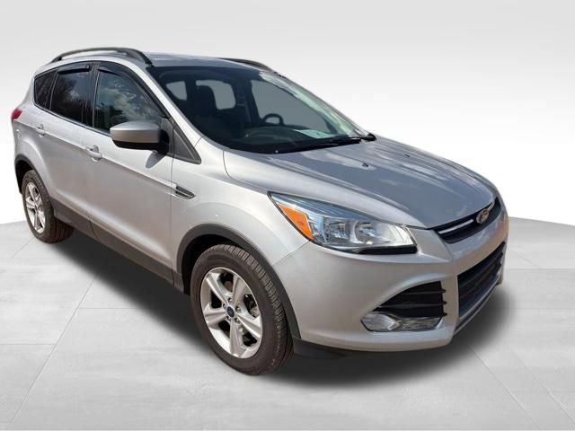 Used 2016 Ford Escape SE w/ Equipment Group 201A image 2