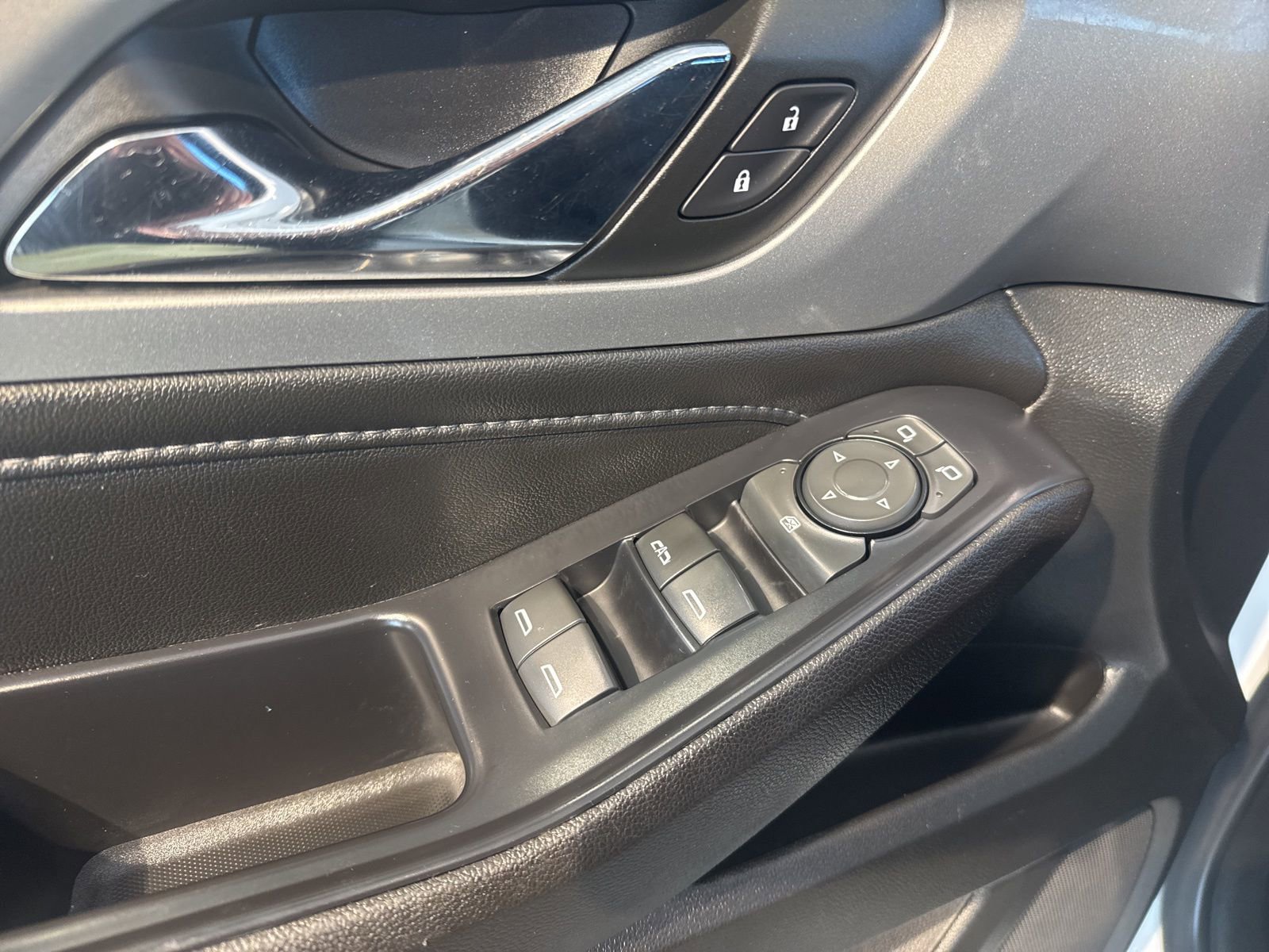 Used 2022 Chevrolet Traverse LT image 19