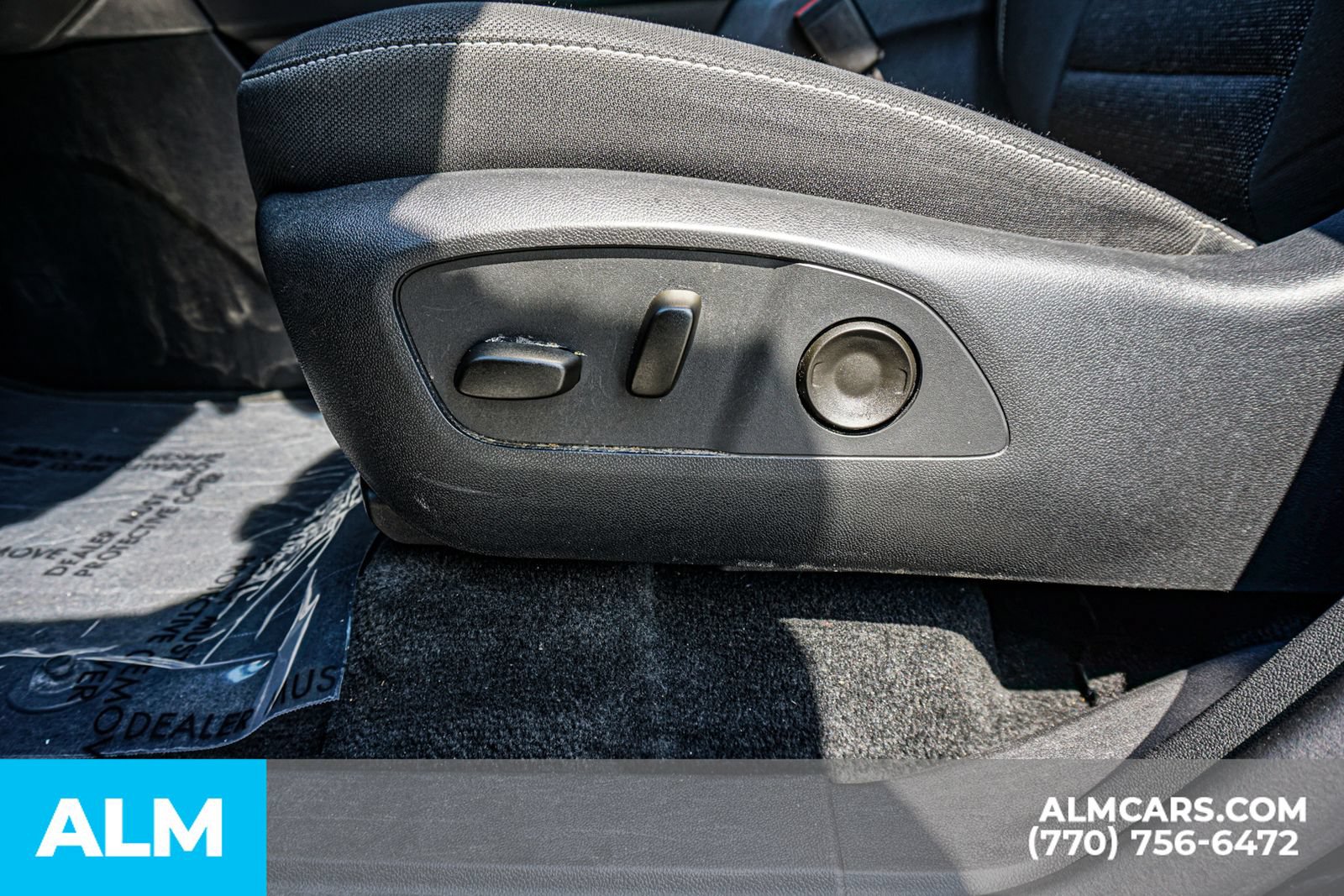 Used 2025 Chevrolet Traverse LT FWD image 37