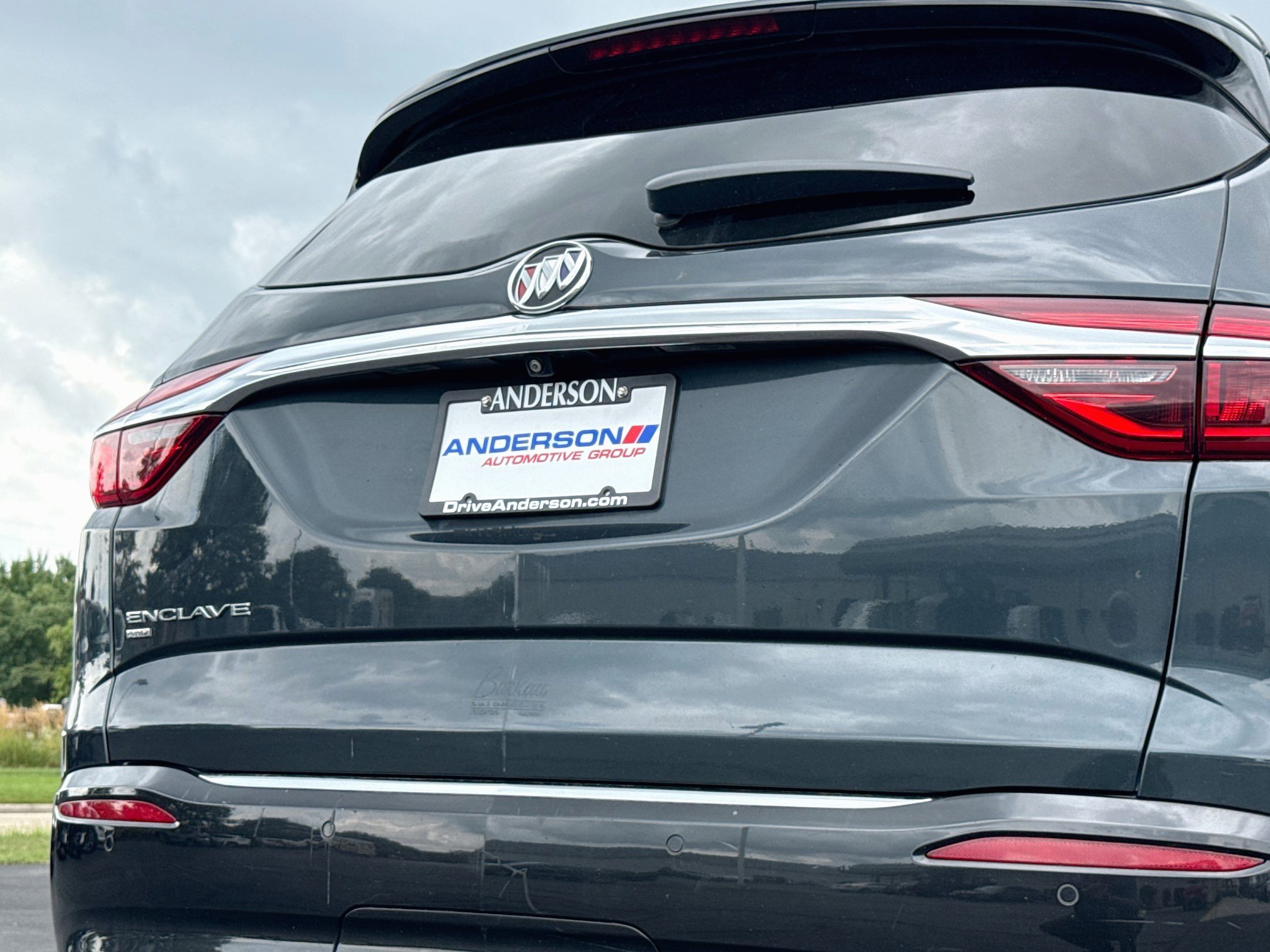 Used 2020 Buick Enclave Premium w/ Sun and Sites Package AWD/4WD image 6