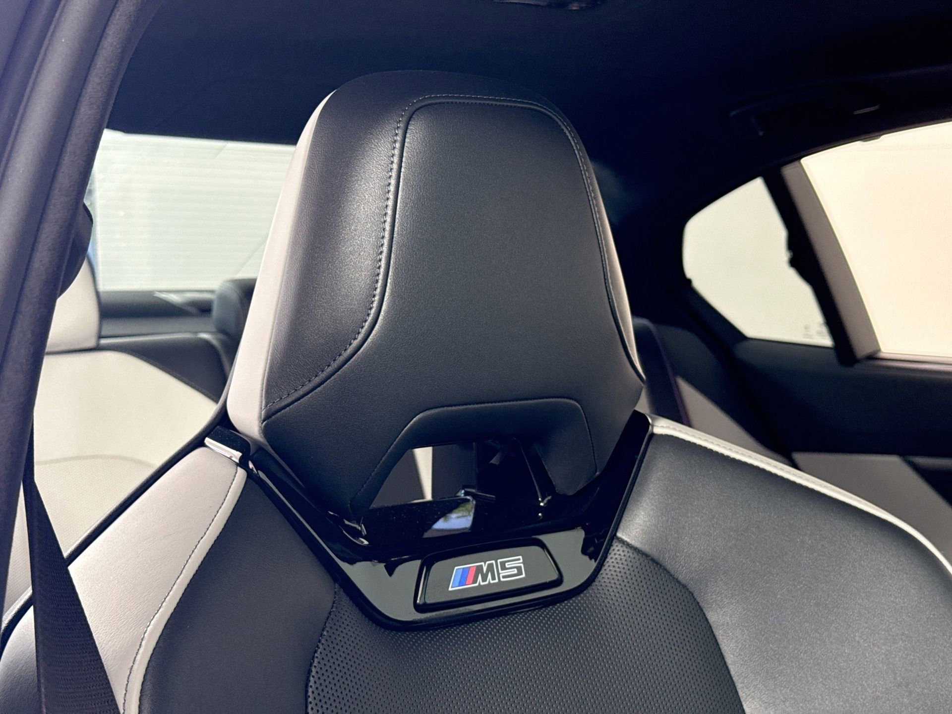 Used 2025 BMW M5 w/ Carbon Package AWD/4WD image 25