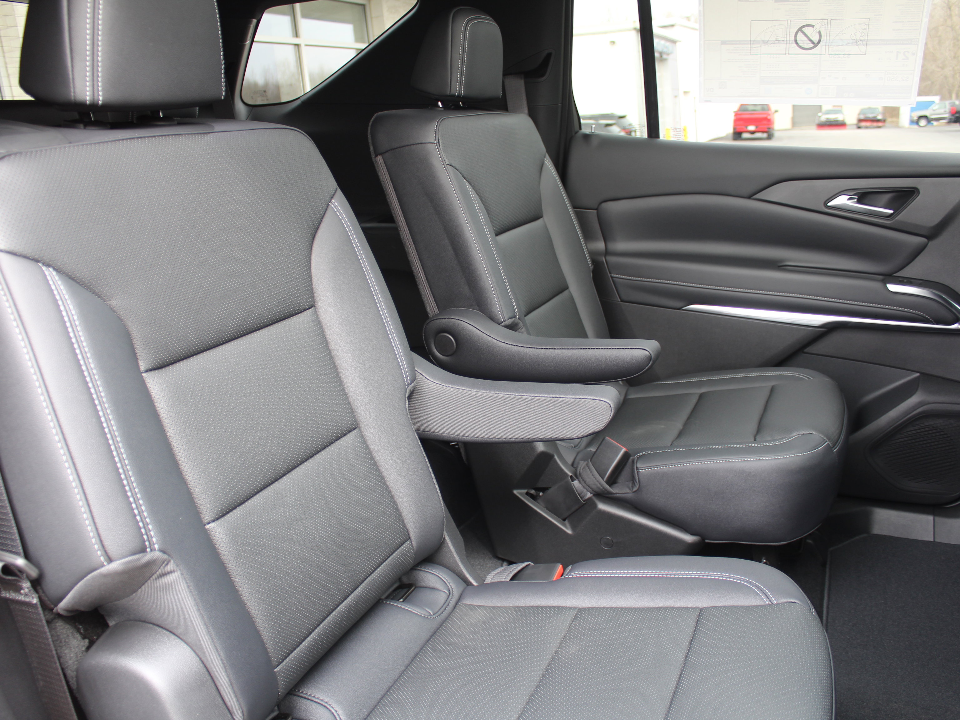 New 2026 Chevrolet Traverse LT w/ Sun and Wheel Package image 17