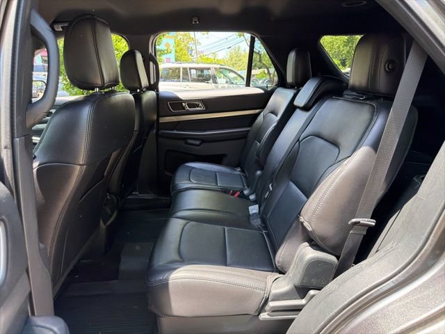Used 2018 Ford Explorer XLT w/ Equipment Group 202A AWD/4WD image 8