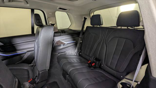 Used 2019 BMW X7 xDrive40i w/ Cold Weather Package AWD/4WD image 17