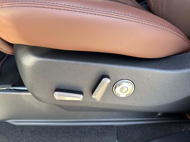 New 2025 Lincoln Navigator L Reserve image 12