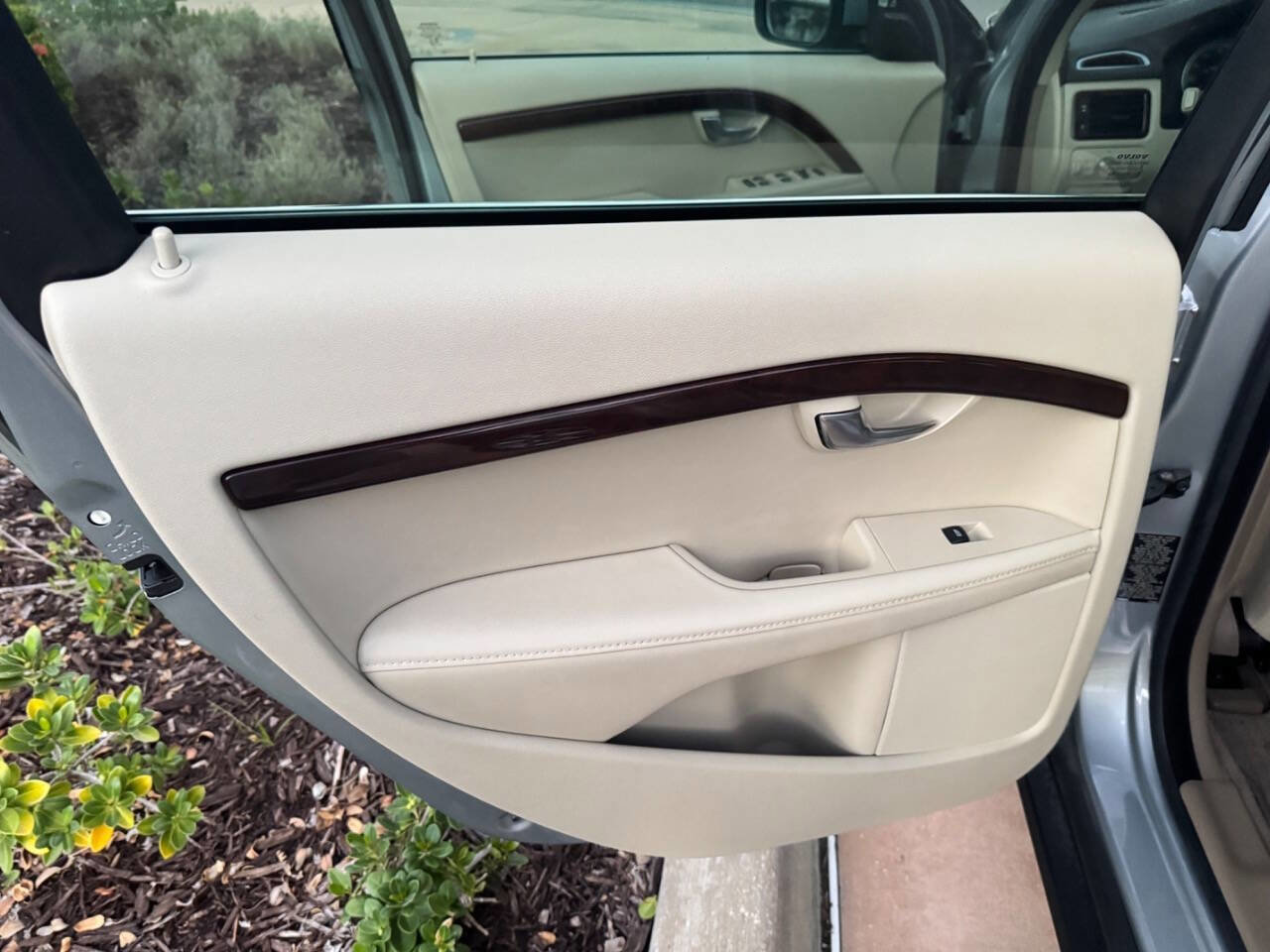 Used 2013 Volvo XC70 3.2 image 28