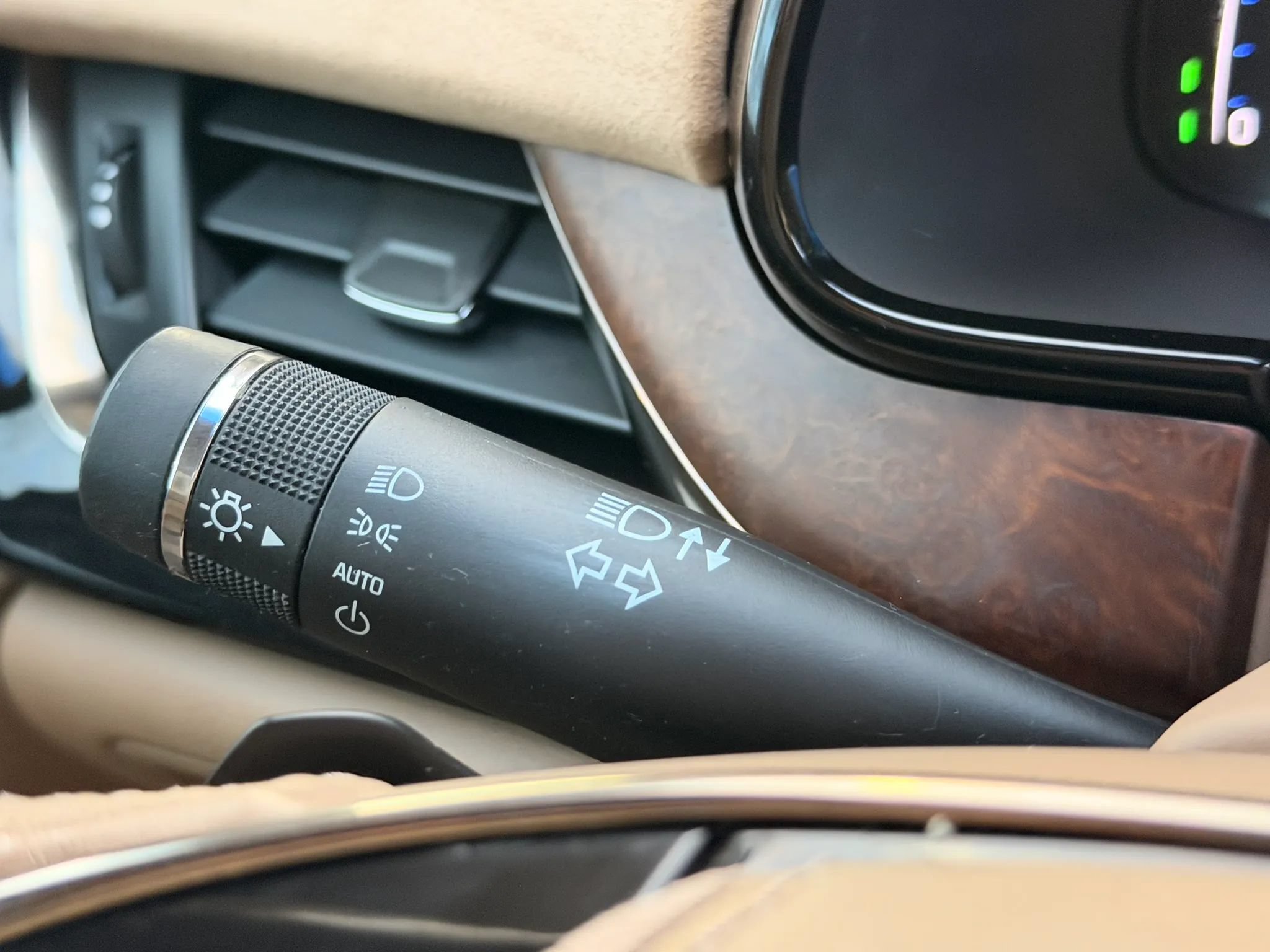 Used 2014 Cadillac ELR w/ Luxury Package FWD image 28