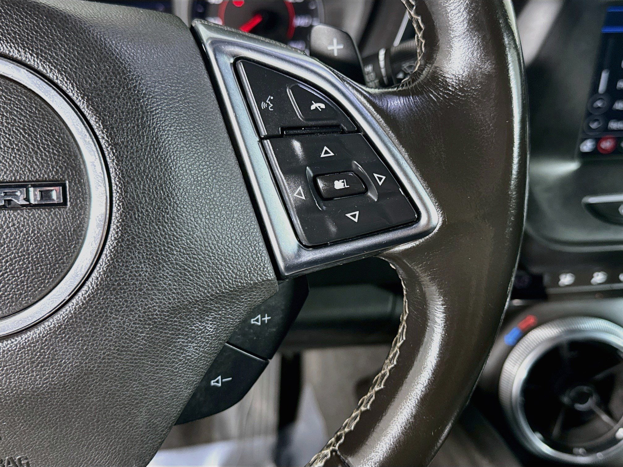 Used 2019 Chevrolet Camaro LT RWD image 15