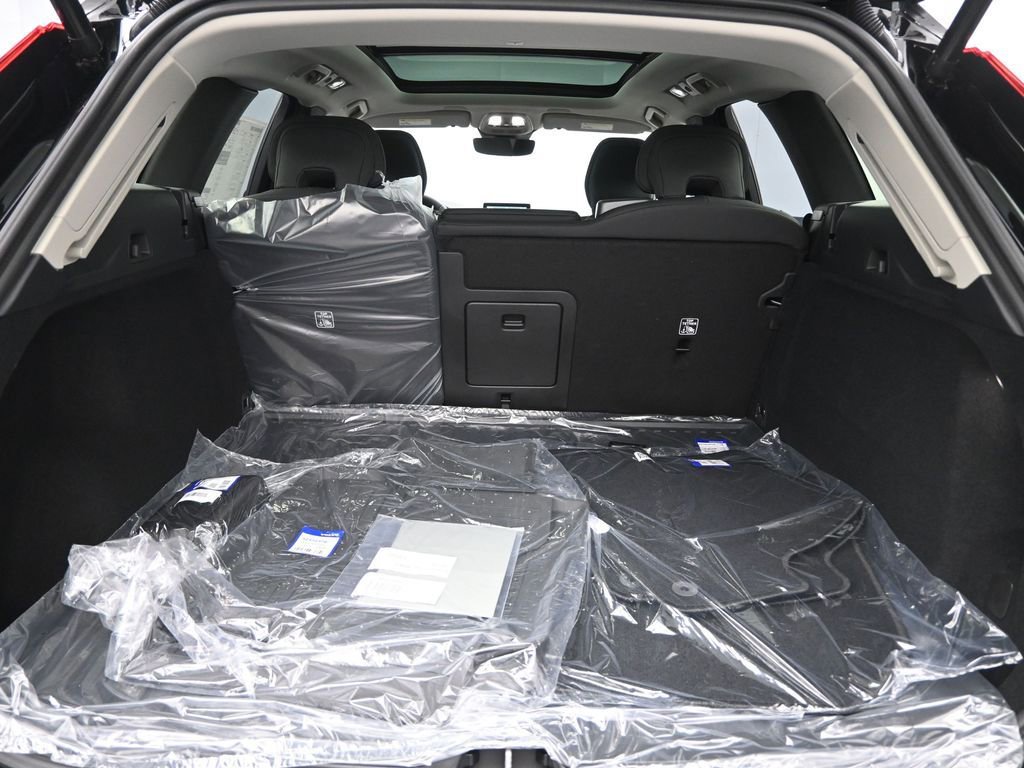 New 2026 Volvo XC60 B5 Plus w/ Protection Package Premier image 26