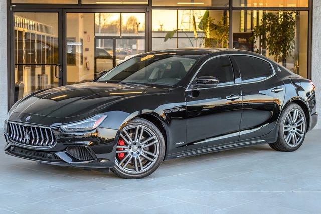 Used 2018 Maserati Ghibli GranSport image 2