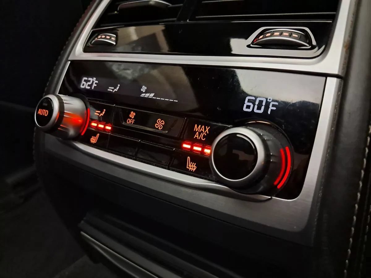 Used 2019 BMW 750i xDrive w/ M Sport Package AWD/4WD image 39