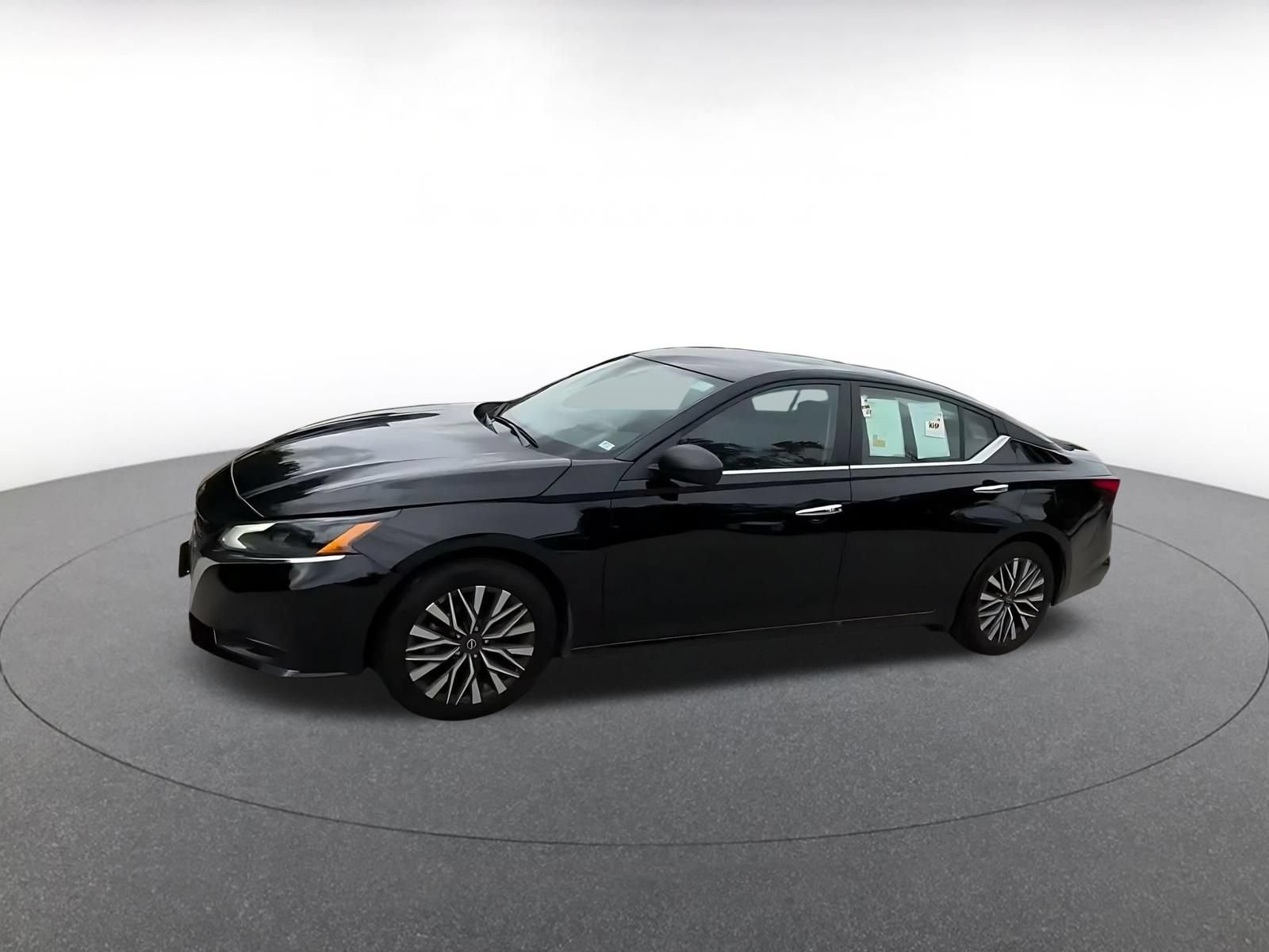 Used 2025 Nissan Altima 2.5 SV FWD image 7