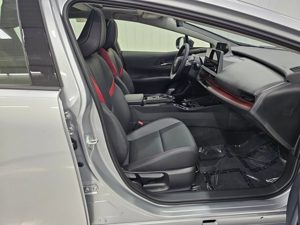 New 2026 Toyota Prius Plug-In Hybrid FWD image 17