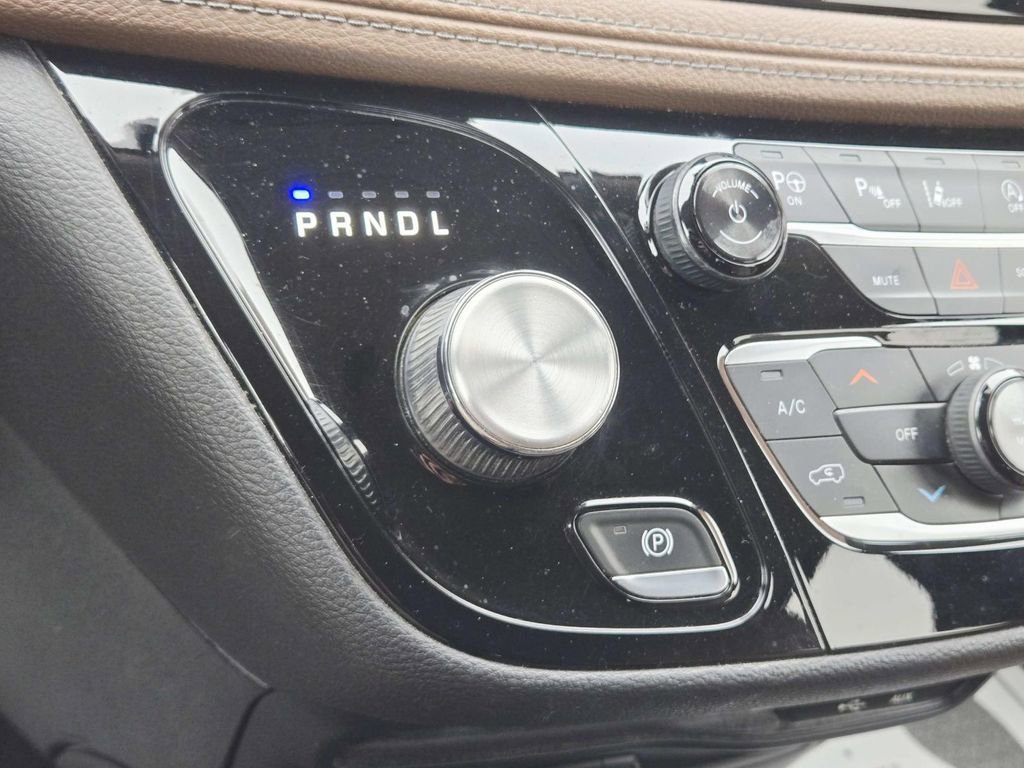 Used 2018 Chrysler Pacifica Limited image 30