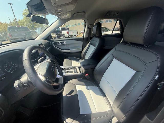 New 2024 Ford Explorer XLT w/ Equipment Group 202A image 13