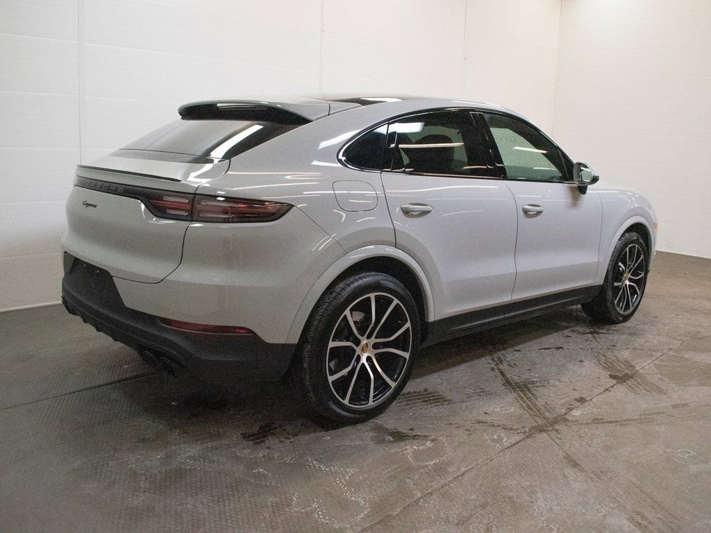 Certified 2023 Porsche Cayenne Platinum Edition image 10