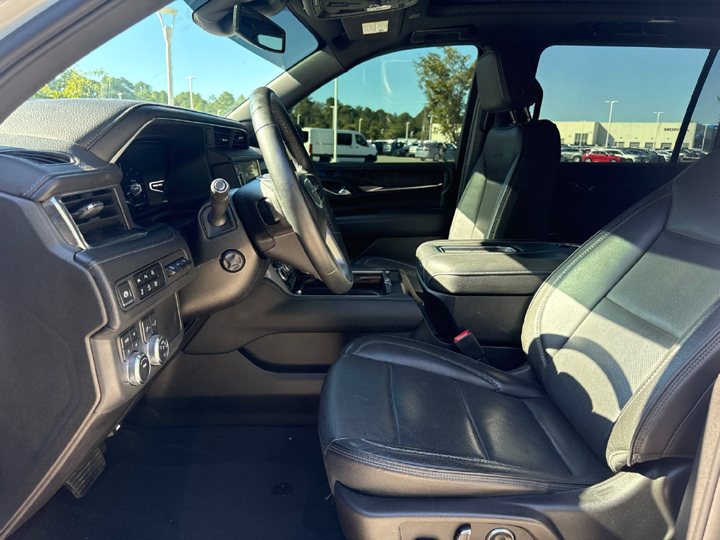 Used 2024 GMC Yukon XL Denali AWD/4WD image 12