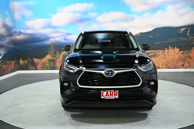 Used 2022 Toyota Highlander XLE AWD/4WD image 3
