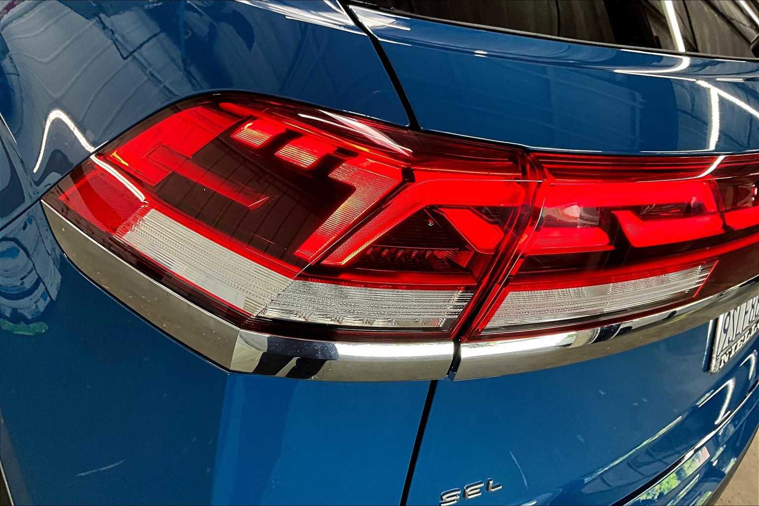 Used 2025 Volkswagen Atlas Cross Sport SEL image 32