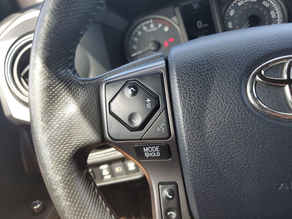 Used 2018 Toyota Tacoma TRD Sport AWD/4WD image 22
