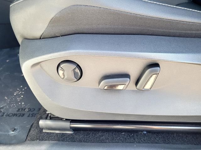 Used 2023 Volkswagen Tiguan SE image 11