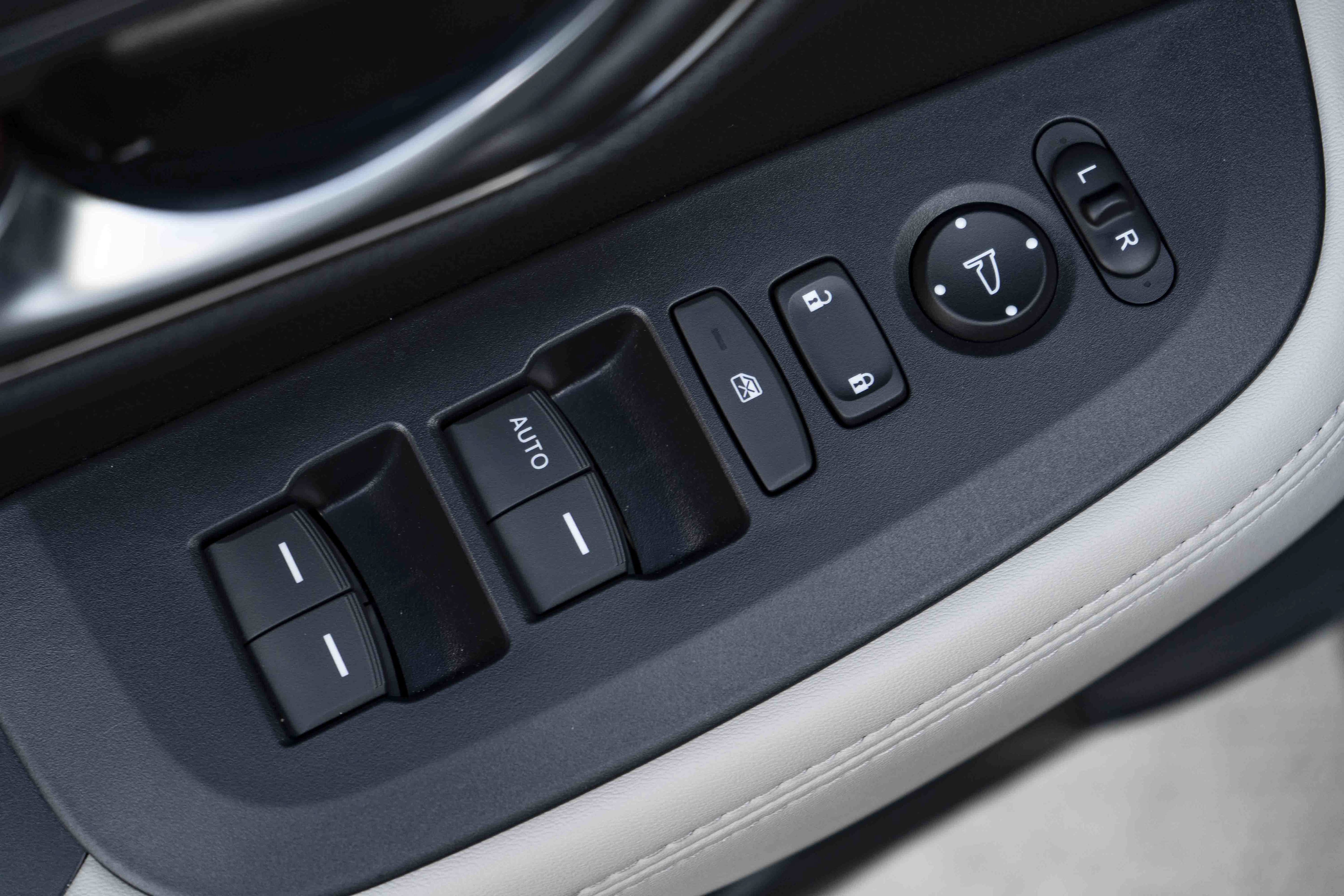 Certified 2027 Honda HR-V LX image 38