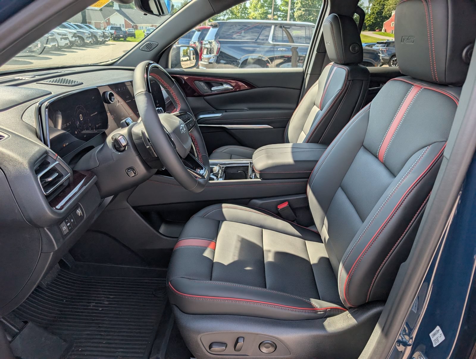 New 2027 Chevrolet Traverse RS w/ LPO, Floor Liner Package FWD image 16