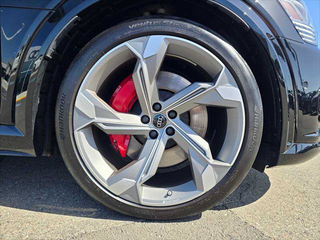Used 2024 Audi SQ8 e-tron Prestige w/ Prestige Package AWD/4WD image 9