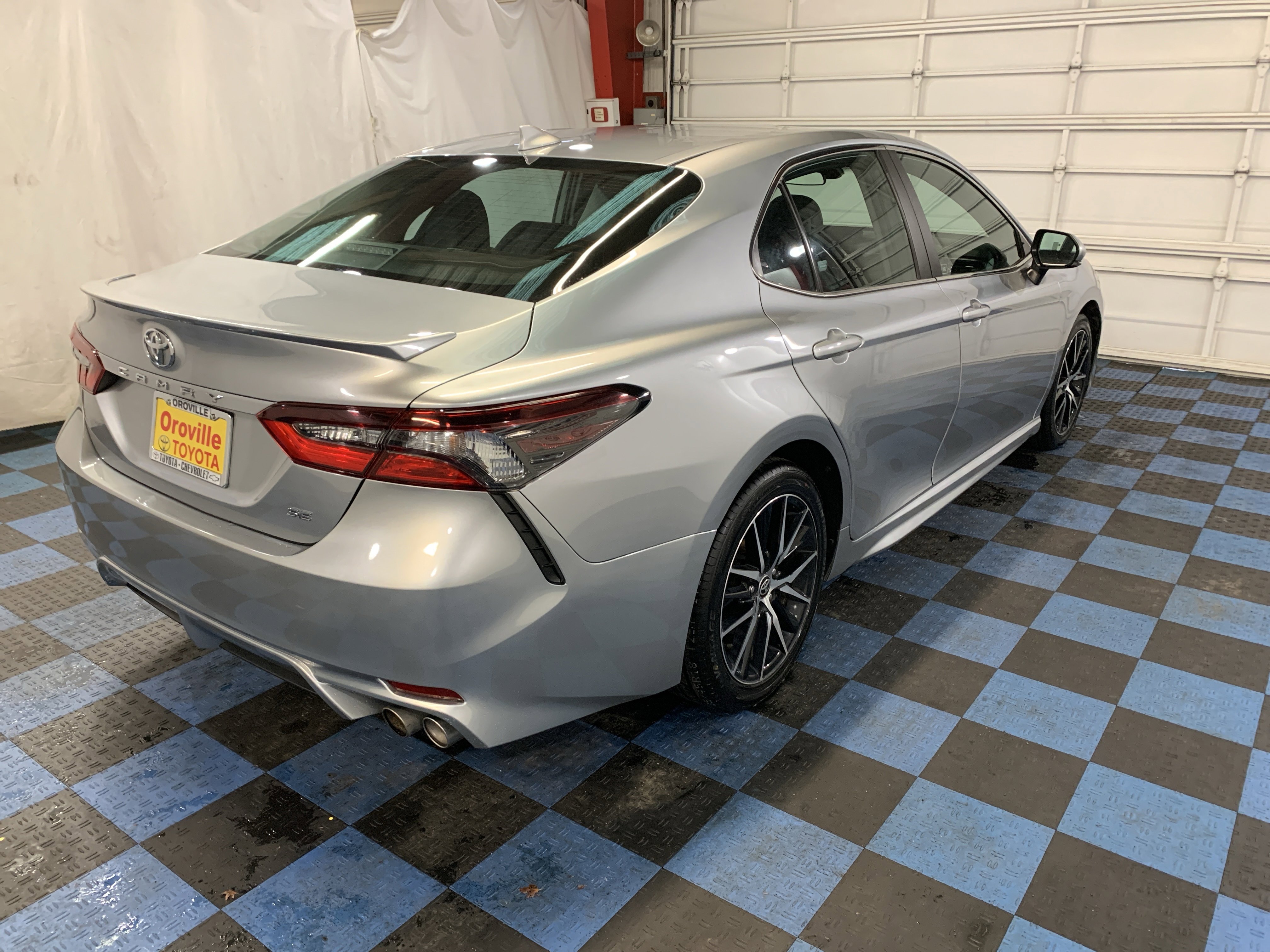 Used 2024 Toyota Camry SE image 6