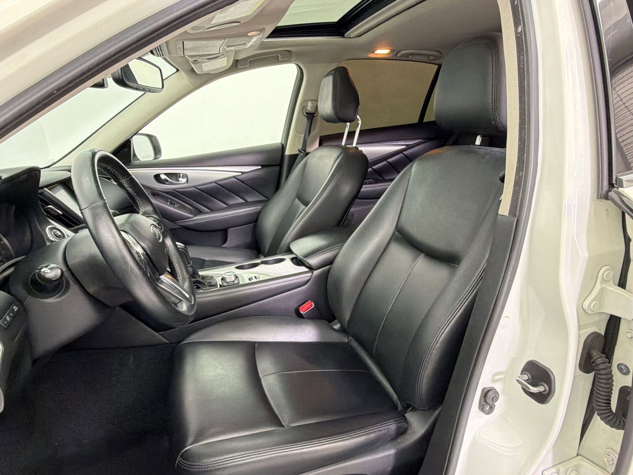 Used 2021 INFINITI Q50 Luxe w/ Cargo Package RWD image 5