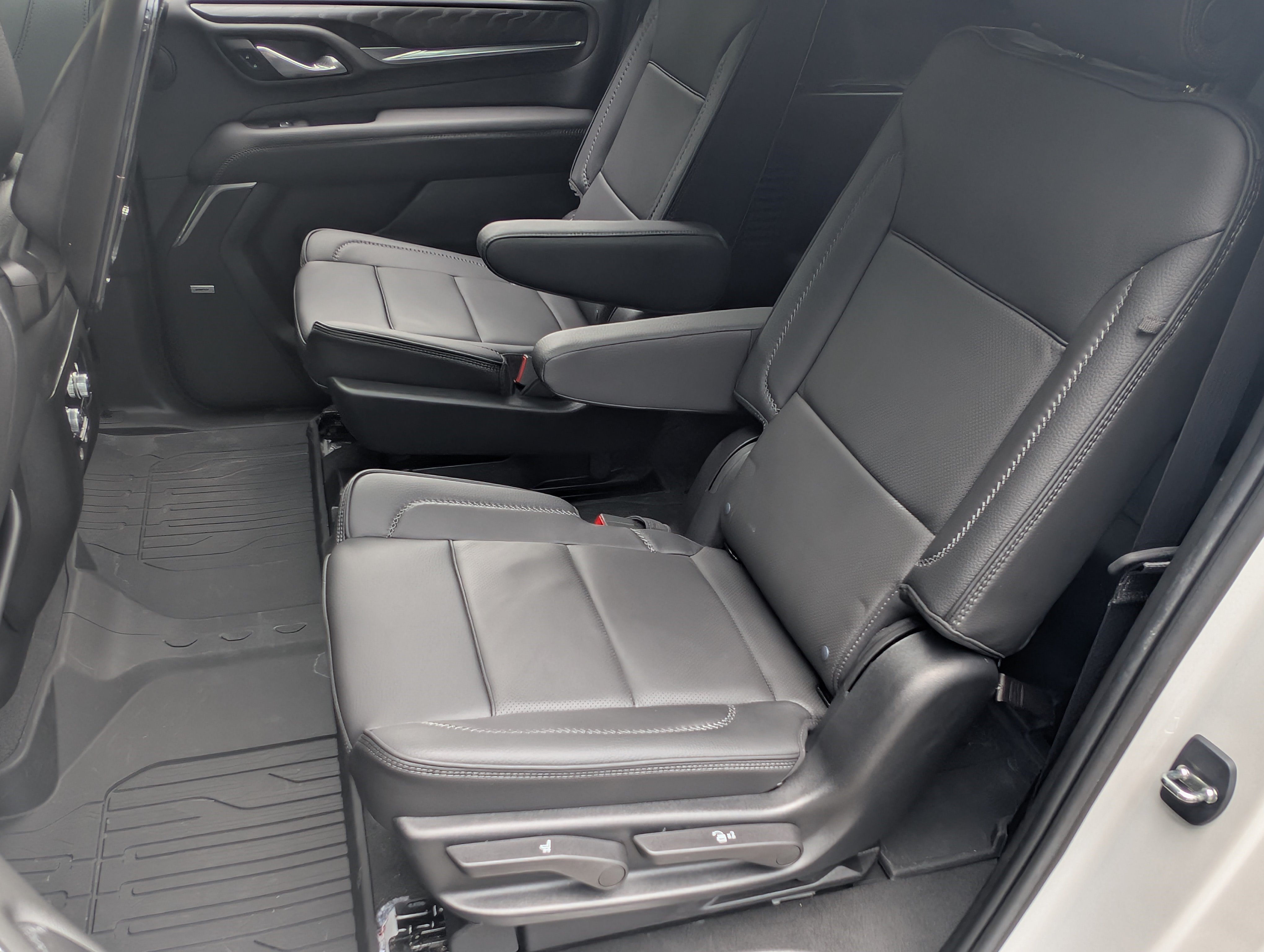 Used 2023 GMC Yukon XL Denali w/ Denali Reserve Package AWD/4WD image 18