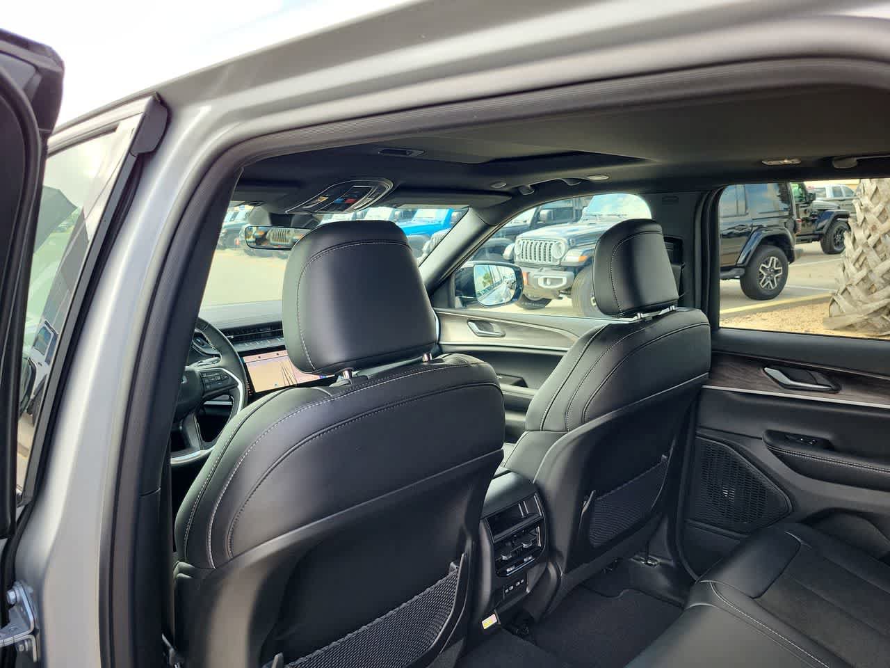 New 2026 Jeep Grand Cherokee Altitude AWD/4WD image 20