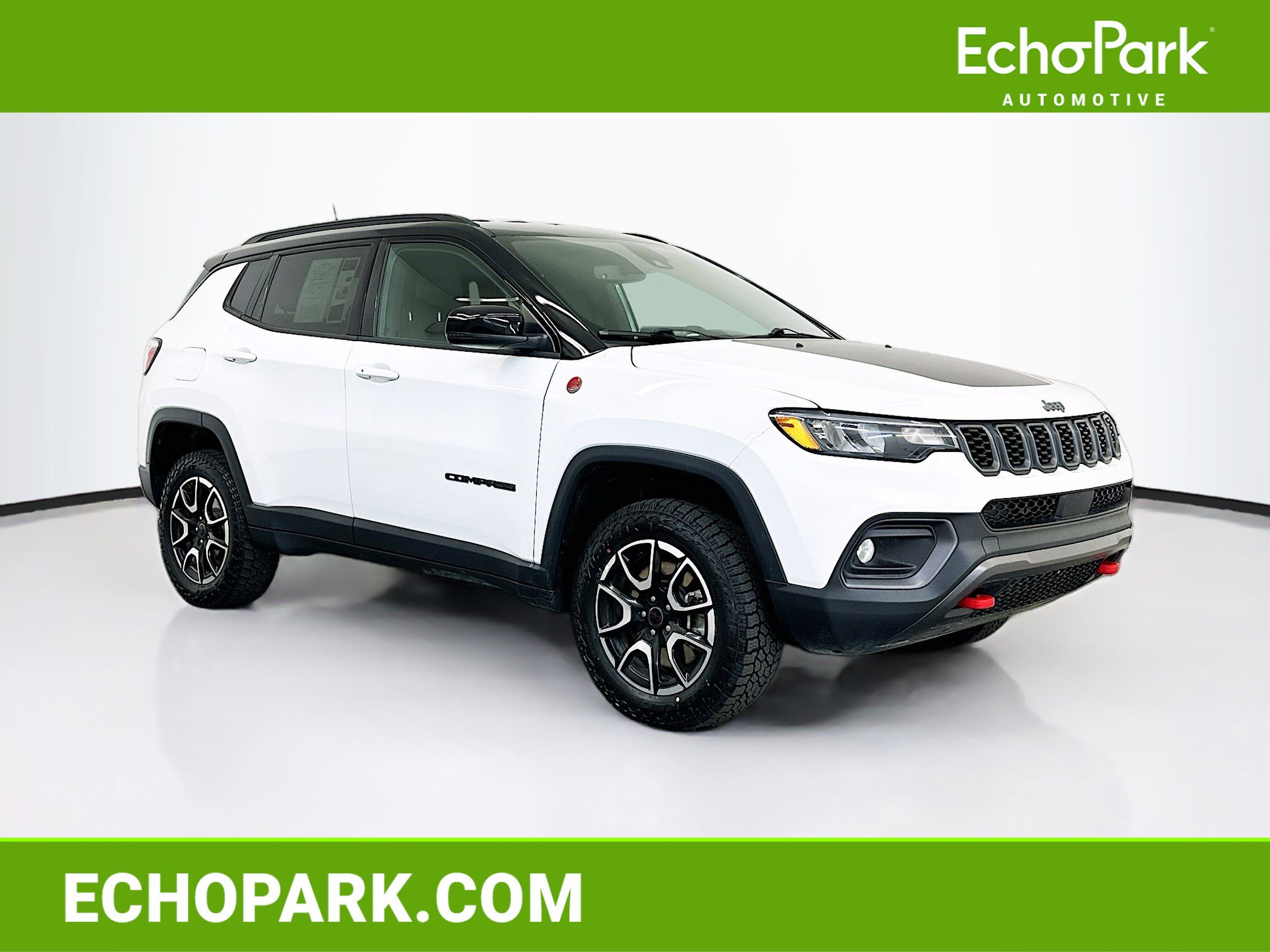 Used 2025 Jeep Compass Trailhawk AWD/4WD image 1