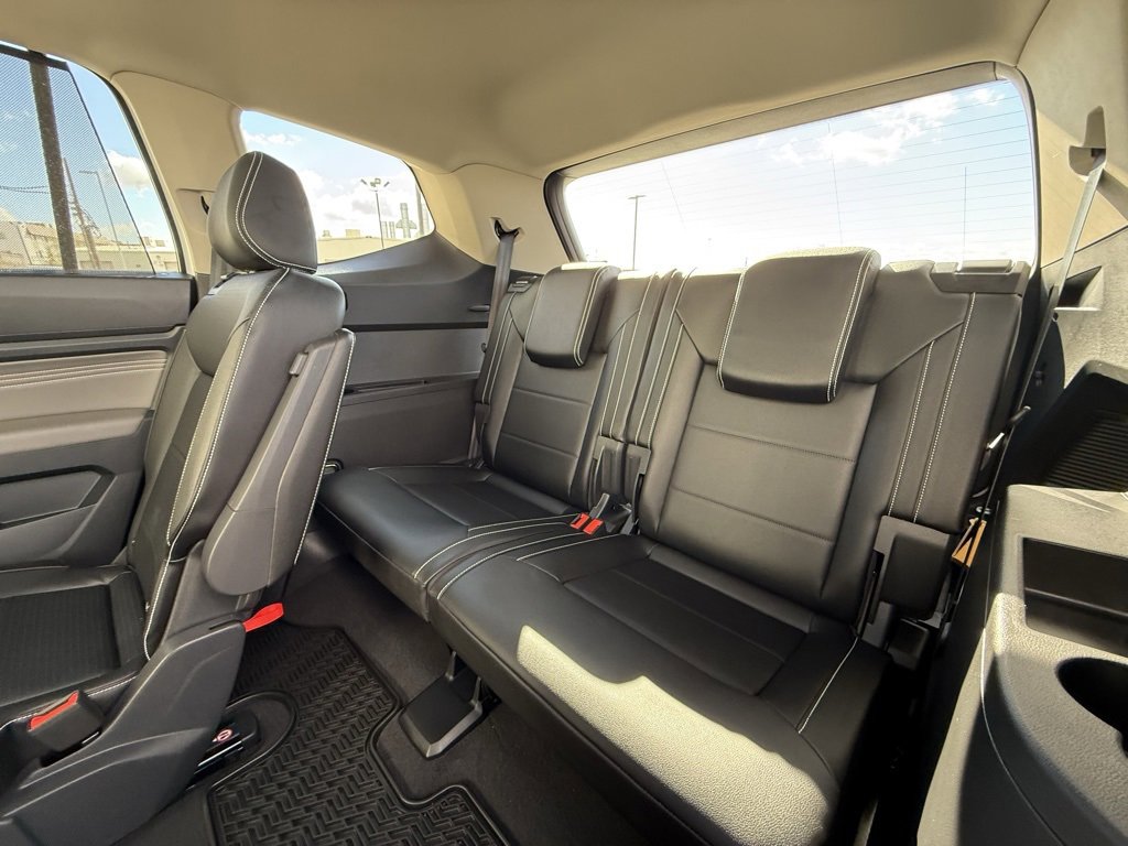 Used 2023 Volkswagen Atlas SEL R-Line image 7