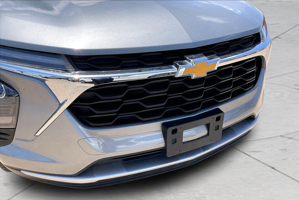 Used 2025 Chevrolet Trax LT FWD image 32