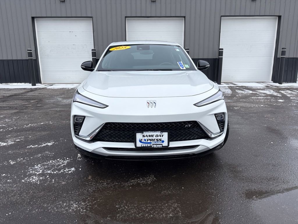 Used 2025 Buick Envista Sport Touring w/ Experience Buick Package image 2