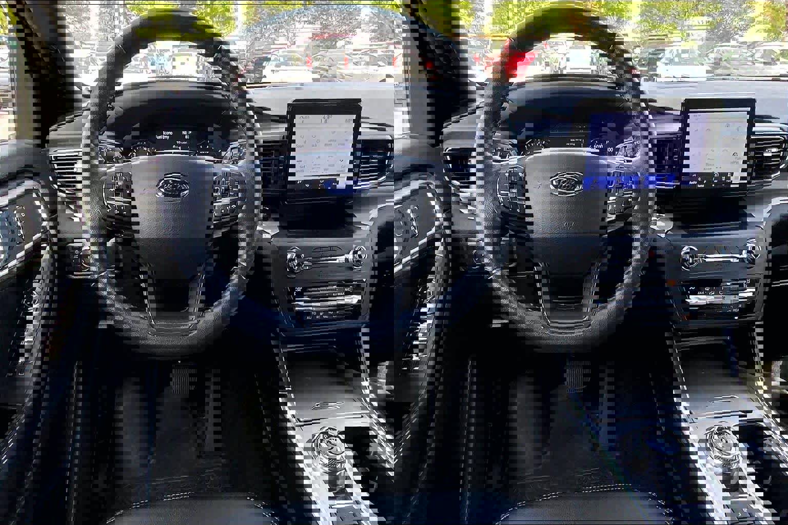 Used 2020 Ford Explorer XLT w/ Equipment Group 202A image 6