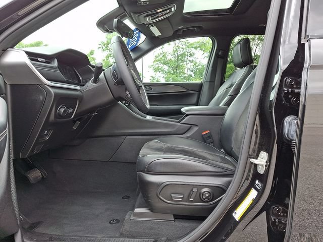 Used 2024 Jeep Grand Cherokee L Altitude AWD/4WD image 15
