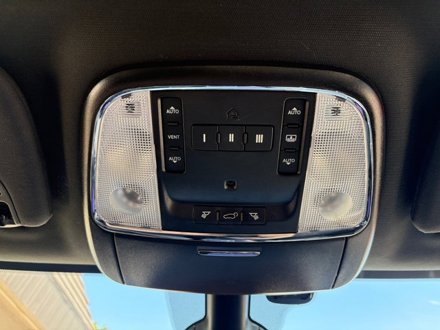Used 2019 Jeep Grand Cherokee Overland AWD/4WD image 41