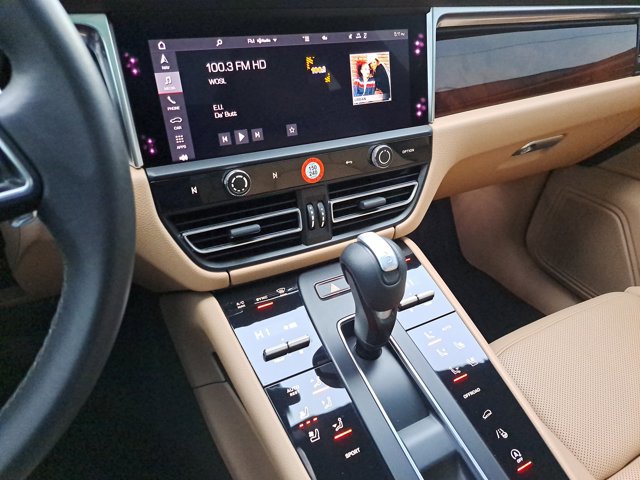 Certified 2023 Porsche Macan image 31