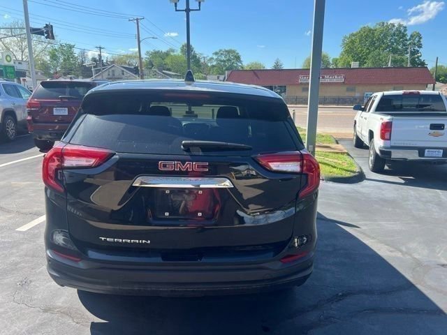 Used 2023 GMC Terrain SLE image 4