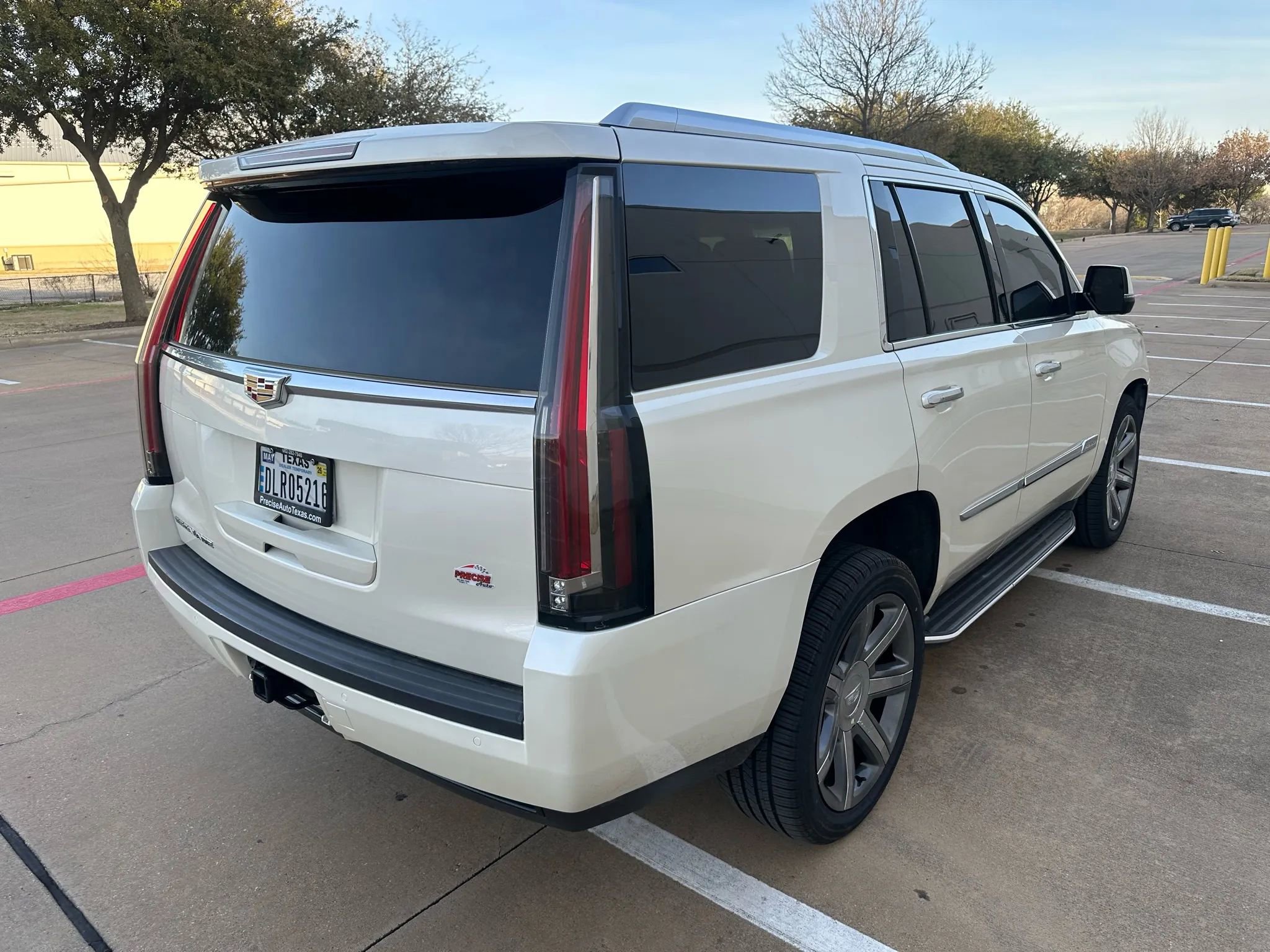 Used 2015 Cadillac Escalade Luxury AWD/4WD image 10