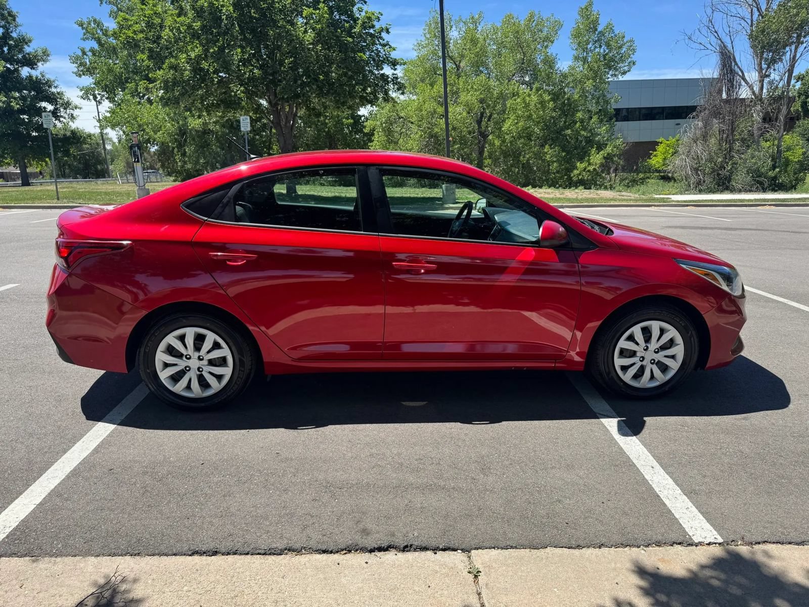 Used 2021 Hyundai Accent SE FWD image 4