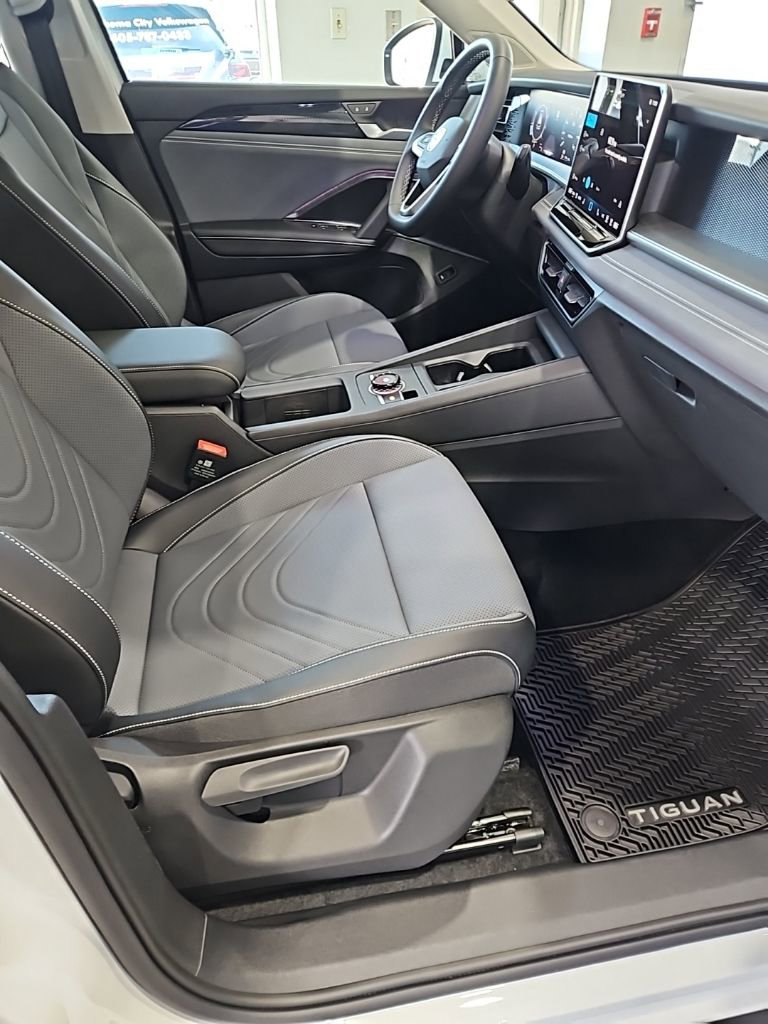New 2026 Volkswagen Tiguan SE AWD/4WD image 13