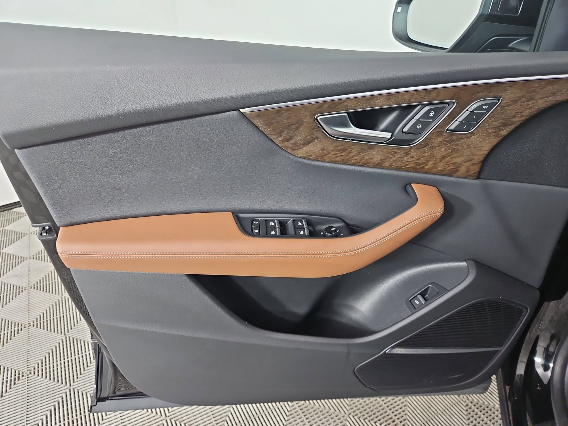 Certified 2025 Audi Q8 Premium Plus w/ Premium Plus Package AWD/4WD image 19