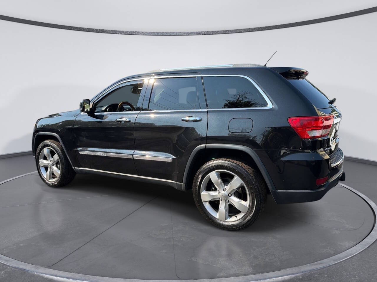 Used 2012 Jeep Grand Cherokee Overland AWD/4WD image 3