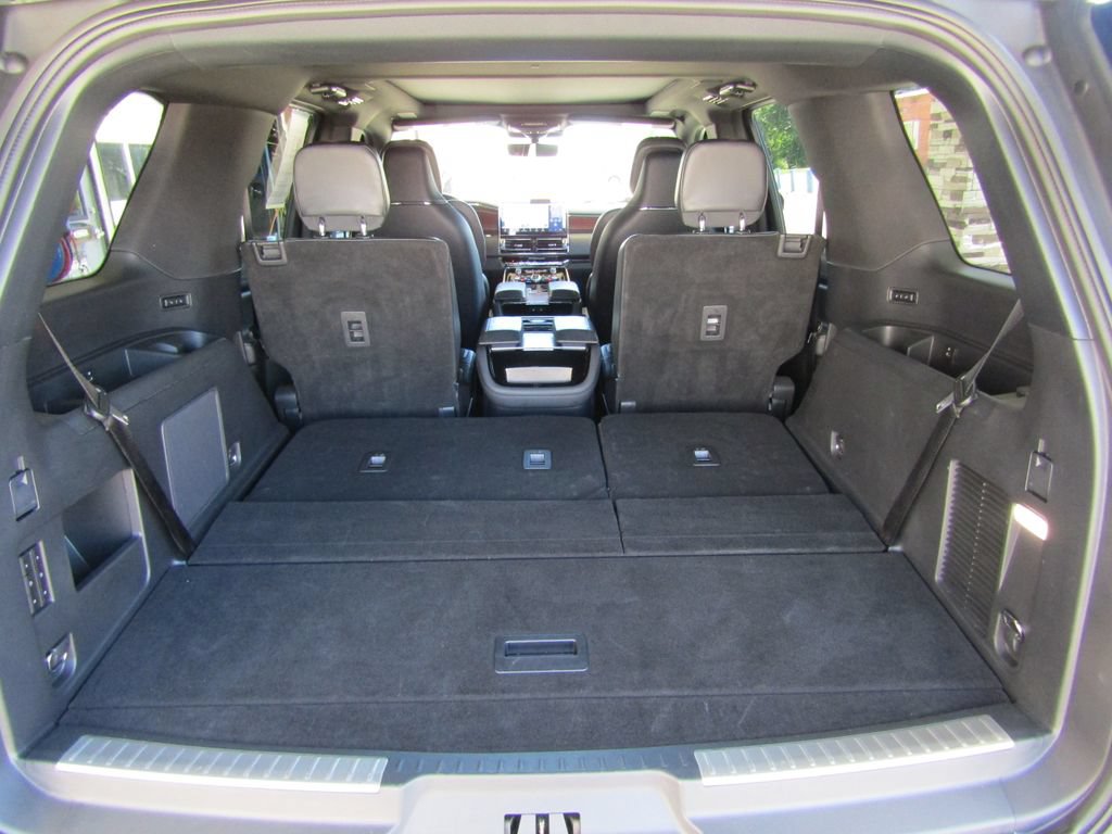 Used 2023 Lincoln Navigator Reserve AWD/4WD image 39