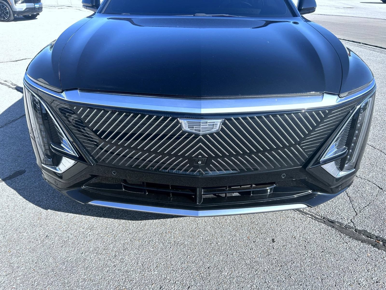 Certified 2024 Cadillac Lyriq Luxury AWD/4WD image 9